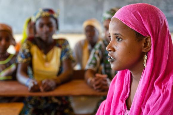 Aishetu Mahmoudu Hama, 23, in a school classroom in Makalondi, Tilaberri Region, Niger - Image by Kelley Lynch / GPE - CC BY-NC-ND 2.0 DEED