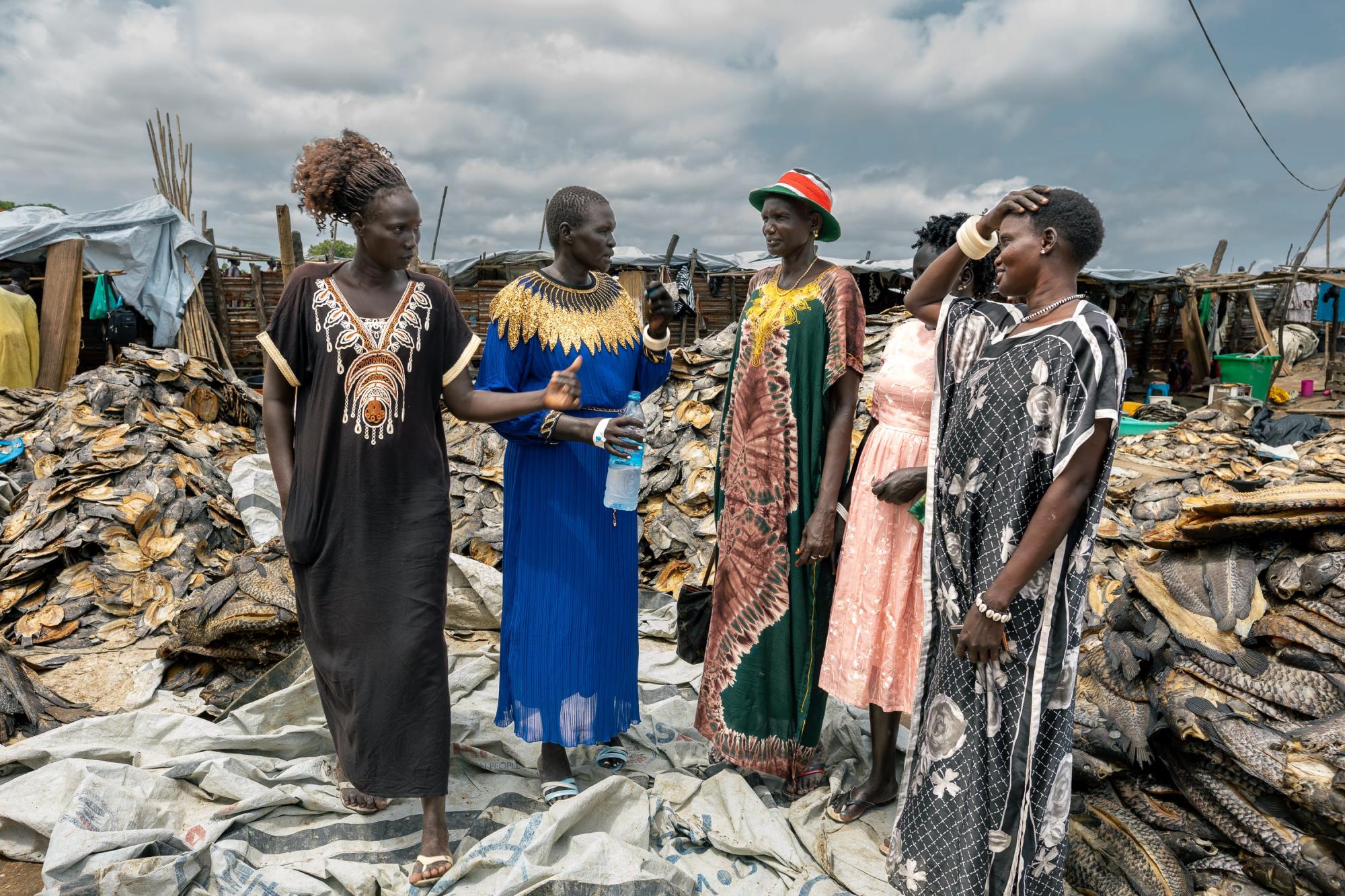 Women fishmongers in Bor