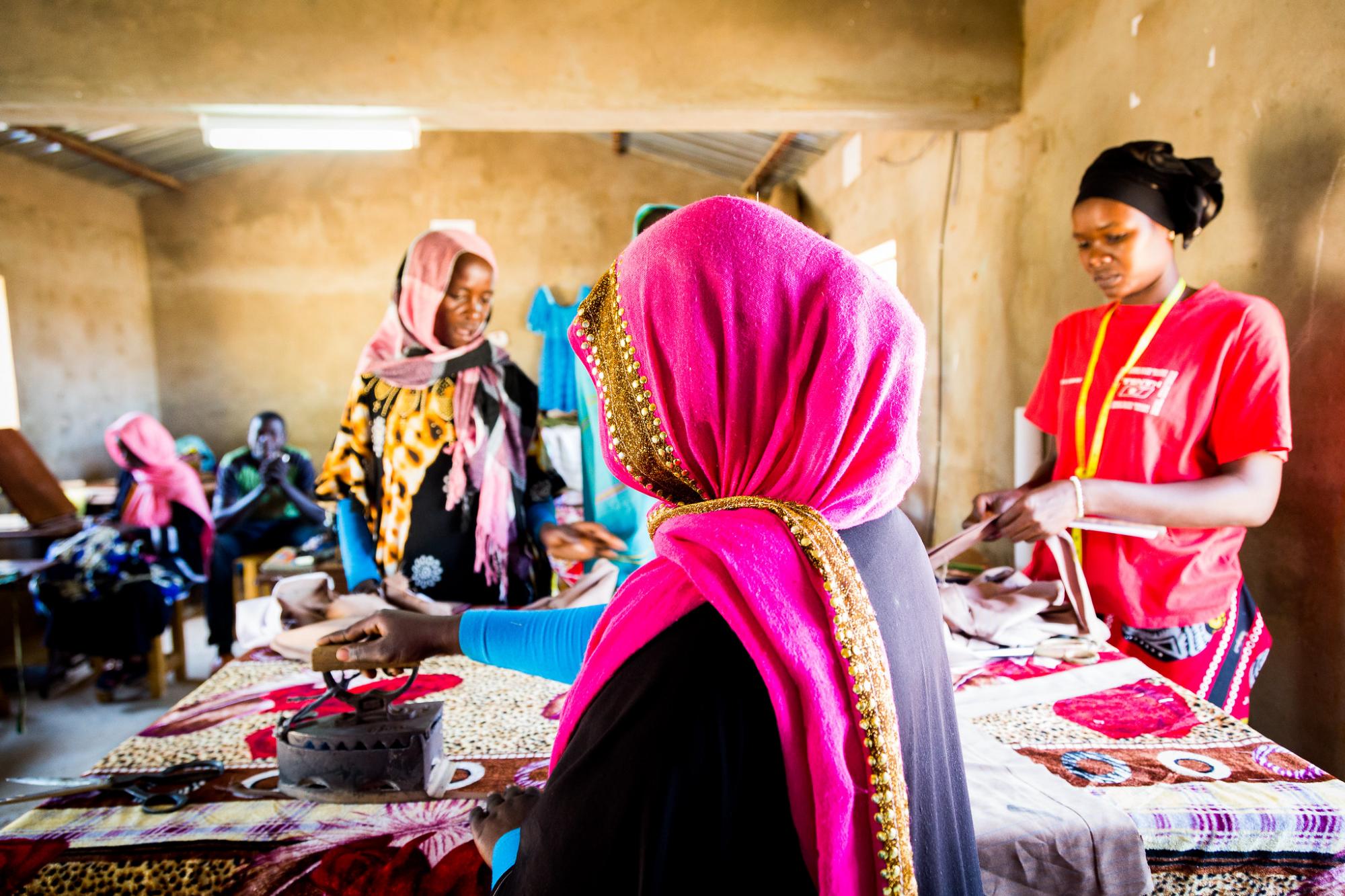 Sudanese refugees in Chad participate in vocational sewing training.
