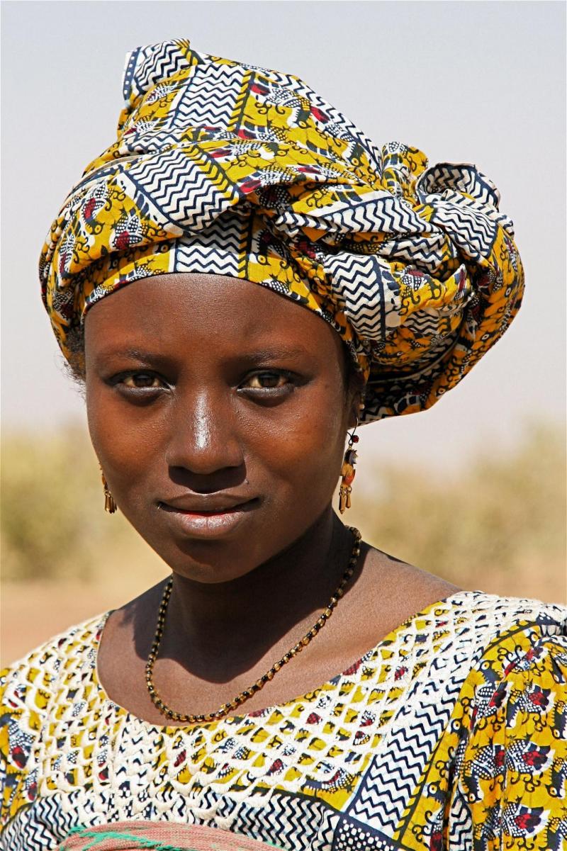 Une jeune femme au Mali, Afrique de l’Ouest.