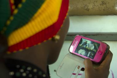 A Saudi returnee with a mobile phone returns to her home in Ethiopia - image by Ayene / UNICEF - CC BY-NC-ND 2.0 DEED