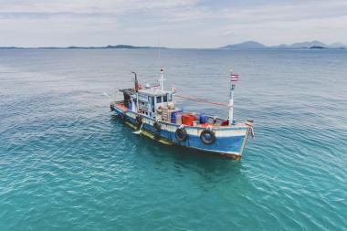 Image of ship carrying freight containers